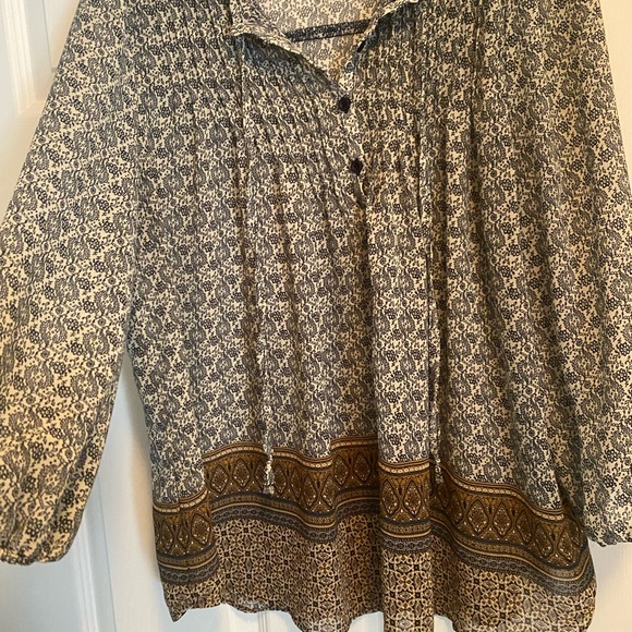 Elegant Blue and Brown Patterned Blouse - Picture 3 of 14